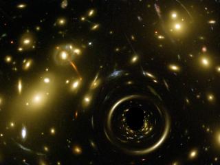 Schwarzes Loch vor Galaxiencluster